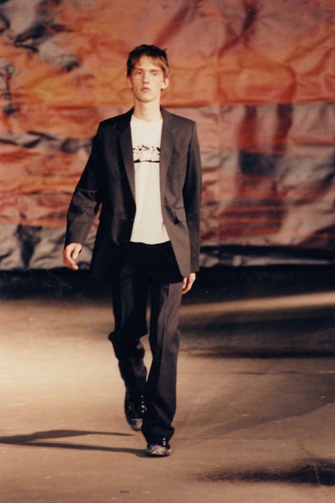 前編 アート ファッションなブランド Raf Simons 誕生 1999年の歴史と天才デザイナー ラフ シモンズ 11のターニングポイント Gxomens Blog 大人のいい男を目指すメンズファッションマガジン