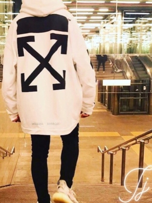 19年春夏 Off White オフホワイト パーカー 海外セレブ インスタグラマー コーディネートまとめ Gxomens Blog 大人のいい男を目指すメンズファッションマガジン